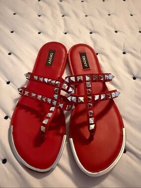 DKNY Women's Sal Studded Slip On Thong Sandals Red Silver Studs Size 8.5